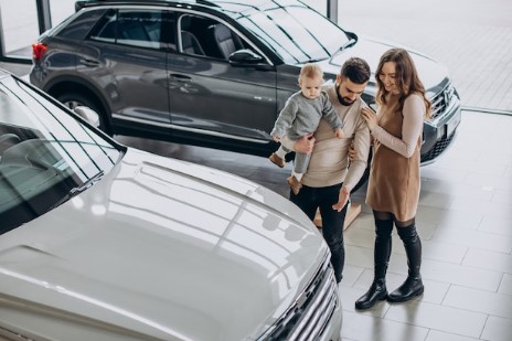 Класс J ― машины с высоким дорожным просветом, надежной подвеской, повышенной проходимостью